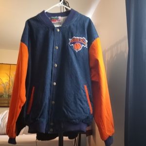 Vintage New York Knicks Denim Jean Jacket XL .